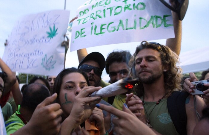 Confira imagens da marcha da maconha no Rio de Janeiro 