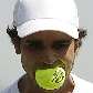 Thiago Alves, do Brasil, morde a bola em derrota e eliminação em Wimbledon