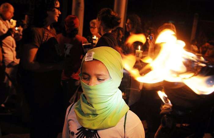 Marcha noturna, em Honduras, contra o golpe de Estado sobre o ex presidente, Manuel Zelaya