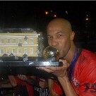 Esportes - O Vitória goleou o Bahia por 7 a 2 na ida, e no jogo de volta, o 1 a 1 garantiu o 27.º título da equipe no Baiano. O artilheiro Dinei marcou cinco gols nos dois jogos - Foto: Divulgação