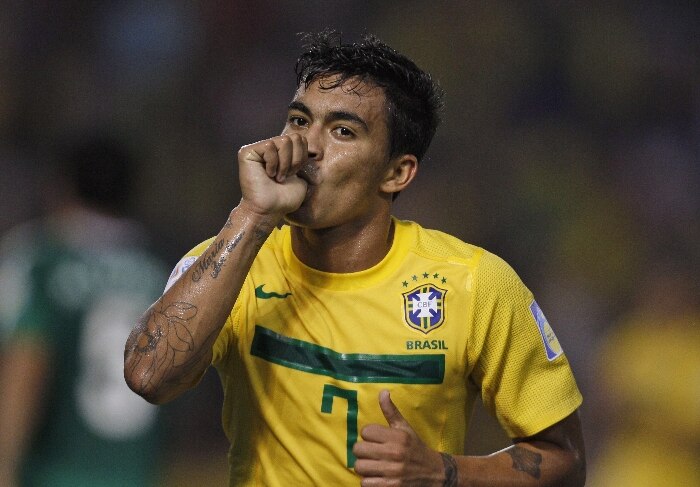 Dudu comemora o terceiro gol do Brasil sobre a Arábia Saudita pelo Mundial Sub-20