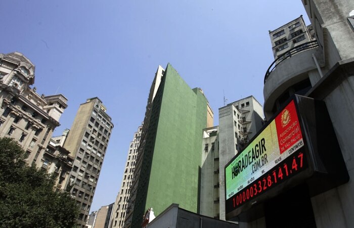 Em 2010, a quantia de R$1 trilhão só foi alcançada no dia 18 de outubro