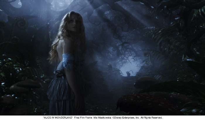Imagens do filme Alice no País das Maravilhas, de Tim Burton