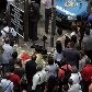 O trânsito ficou parado e lojas foram fechadas para cantarem o Hino Nacional durante ato O trânsito ficou parado e lojas foram fechadas para cantarem o Hino Nacional durante ato