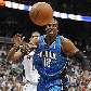 Dwight Howard, do Orlando Magic, corre para pegar a bola antes de Al Horford, do Atlanta Hawks Dwight Howard, do Orlando Magic, corre para pegar a bola antes de Al Horford, do Atlanta Hawks