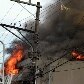 Bombeiros lutam para combater fogo em empresa na zona norte de SP