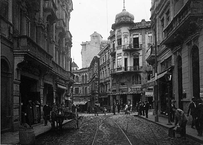 Rua Bonifácio, em direção à rua Riachuelo