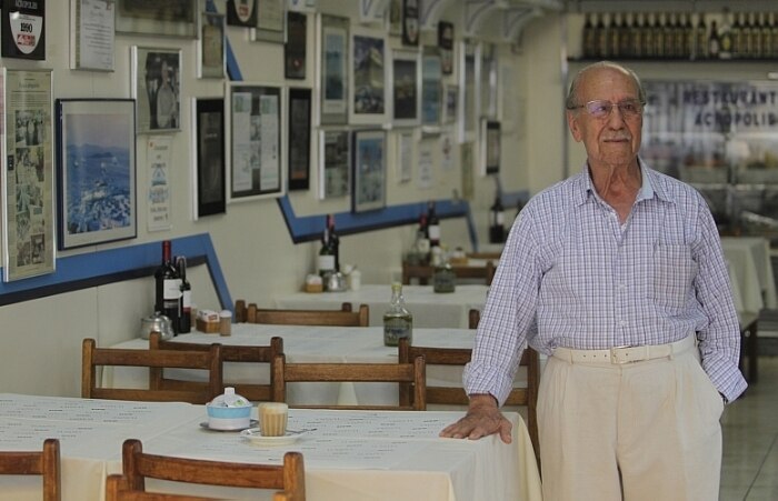 De garçom a dono de restaurante: seu Trasso chegou ao Brasil sem falar português
