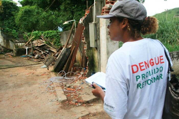 Agente da dengue e proibida de vistoriar foco de dengue em São Sebastião.29/04/2011
