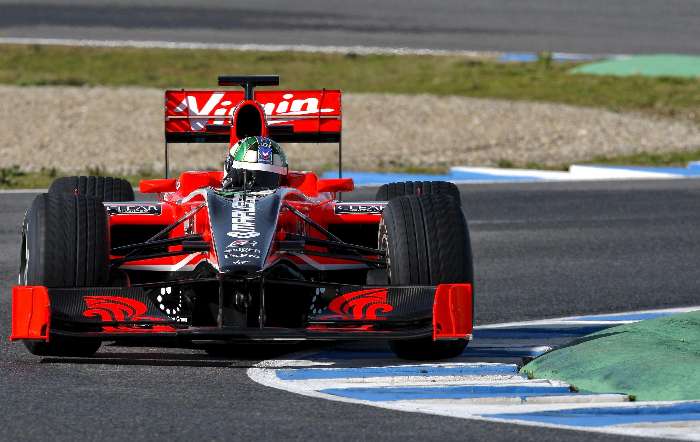 Lucas Di Grassi contorna curva do circuito de Jerez de la Frontera com seu Virgin em treino da F-1