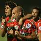 Fellype Gabriel (esq.) abraça Bruno Rodrigo para comemorar a vitória da Portuguesa