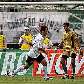 Douglas corre para comemorar gol do Corinthians