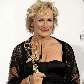 Glenn Close posa com seu troféu de Melhor Atriz de Série Dramática, por Glenn Close posa com seu troféu de Melhor Atriz de Série Dramática, por