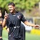 Luis Fabiano corre pelo campo, enquanto companheiros treinam com a bola no CT do São Paulo