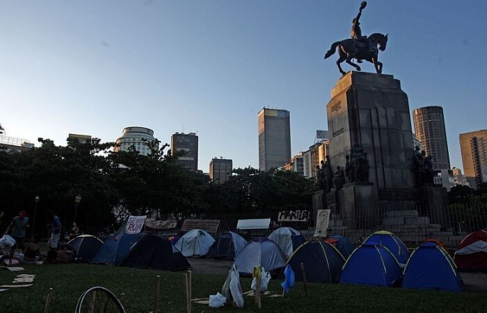 Integrantes de movimentos sociais se instalaram na Praça Marechal Deodoro