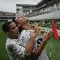 Madson abraça Molina pelo gol do Santos sobre o São Paulo Madson abraça Molina pelo gol do Santos sobre o São Paulo