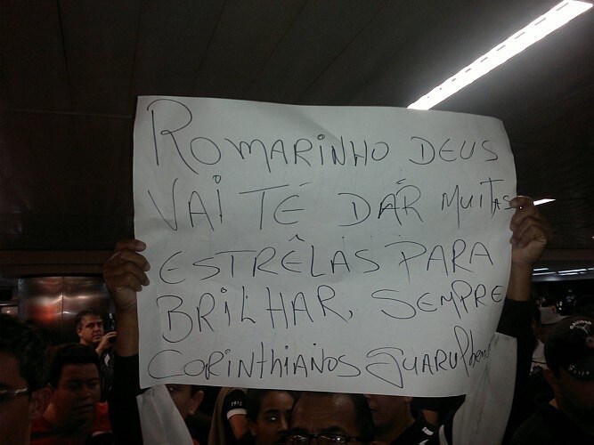 Confira imagens do embarque e desembarque do Corinthians após a primeira partida contra o Boca
