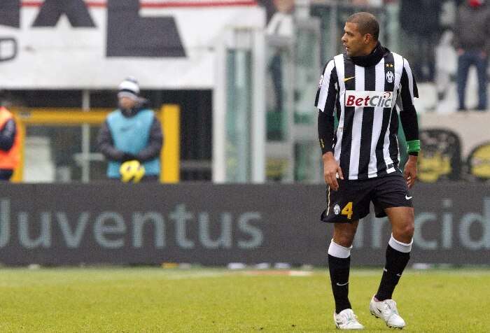 O volante Felipe Mello, da Juventus, reage após ser expulso na derrota por 4 a 1 para o Parma