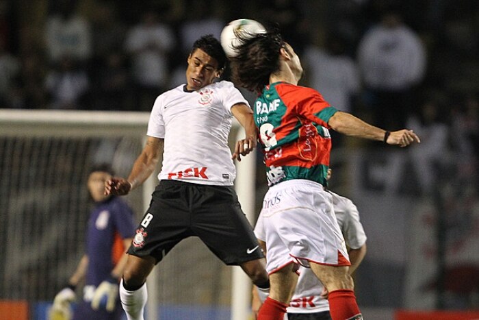Corinthians recebe a Portuguesa no Pacaembu