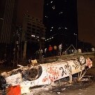 Agências bancárias e prédios históricos são depredados após protesto no RJ