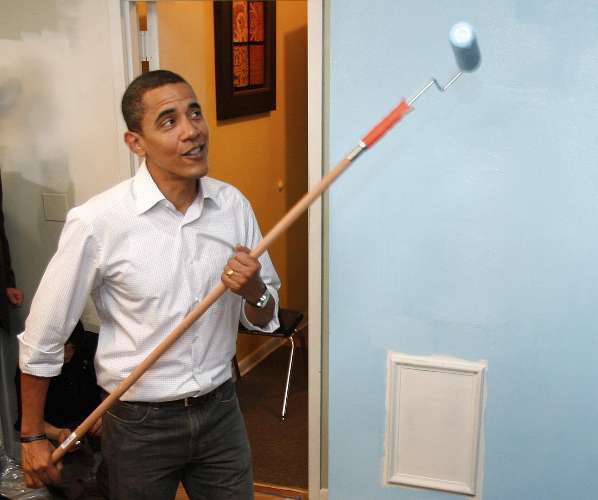 Após ser eleito, Obama presta serviço voluntário