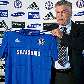 Técnico Carlo Ancelotti exibe camisa do Chelsea em sua apresentação Técnico Carlo Ancelotti exibe camisa do Chelsea em sua apresentação