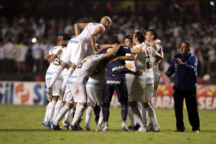 Santos de Neymar conquista o tricampeonato paulista
