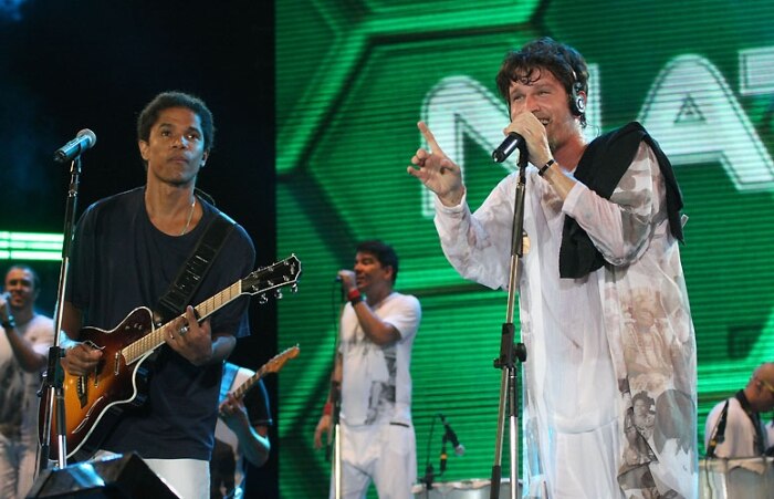 Saulo canta os hits do Eva em Salvador