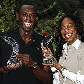 Usain Bolt e Sanya Richards exibem os troféus de melhores de 2009 entregues pela Iaaf