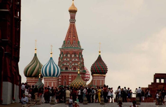 Fila para visitar o Mausoléu do Lenin, na Praça Vermelha, com a Catedral de São Basílio ao fundo