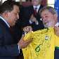 Lula entrega camisa brasileira da Seleção de Futebol ao presidente da Venezuela, Hugo Chavez, no DF Lula entrega camisa brasileira da Seleção de Futebol ao presidente da Venezuela, Hugo Chavez, no DF