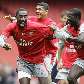 Djourou, Denílson e Eboue se divertem no treino do Arsenal
