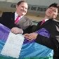 Casal comemora oficialização civil da união