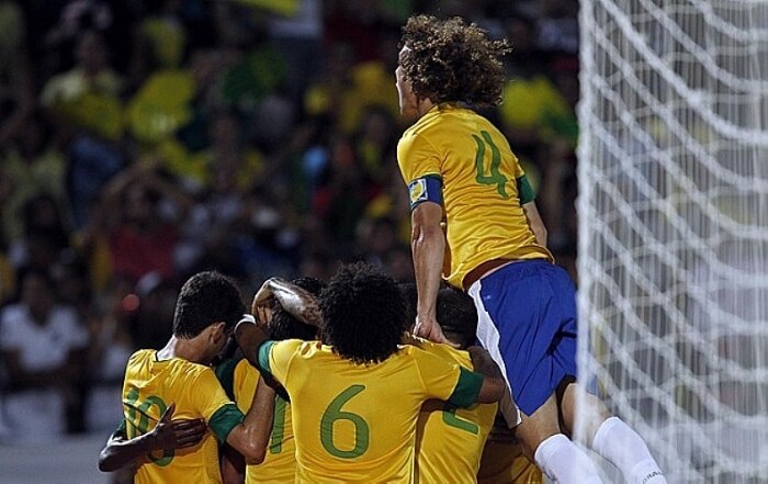 O Brasil fez valer o favoritismo e fez 8 a 0 na frágil seleção da China no estádio do Arruda