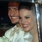 Pato e Sthefany foram saudados pelo público quando entraram no carro Pato e Sthefany foram saudados pelo público quando entraram no carro