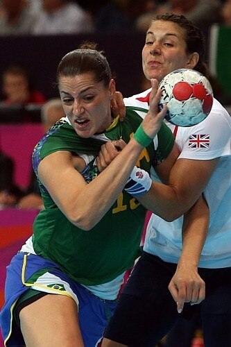 Invicta, equipe feminina de Handebol vence 3 partidas seguidas em Londres
