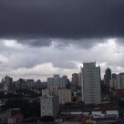 FotoRepórter - Chuva   Nuvens carregadas na região da Mooca, SP.  - Foto: Ana Lucia Vieira Santos/FotoRepórter/AE