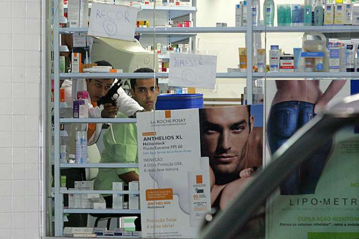 Assaltantes pediram a presença da imprensa para se renderem após 7 pessoas serem feitas reféns