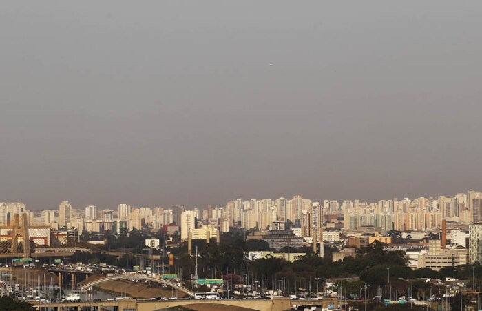 Ar seco põe metade do País em alerta e faz SP bater recorde 