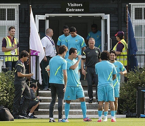 A dois dias de decidir quem leva o ouro, Brasil treina e Neymar fala