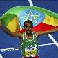 Bekele levanta a bandeira da Etiópia após ouro nos nos 10.000 metros Bekele levanta a bandeira da Etiópia após ouro nos nos 10.000 metros