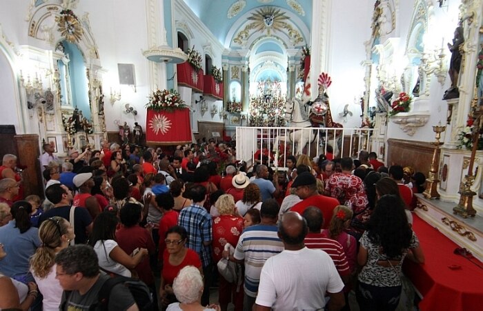 Fiéis celebram o dia de São Jorge no Rio