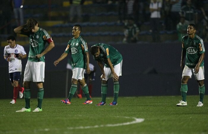 Com 14 derrotas e 5 vitórias, o Palmeiras afunda na zona de rebaixamento do Brasileirão