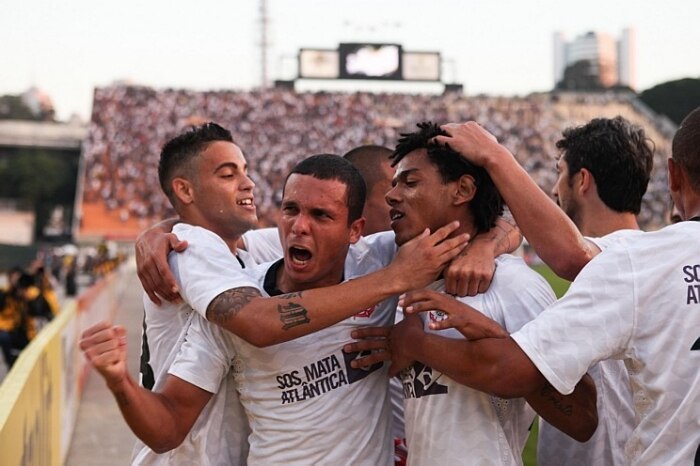 Corinthians vence Palmeiras de virada por 2 a 1 no Brasileirão, com show de Romarinho
