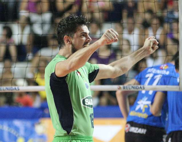 Piá vibra com ponto na vitória do Cruzeiro sobre o Vôlei Futuro