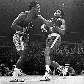 Joe Frazier atinge Muhammad Ali em decisão mundial dos pesados, em 1971