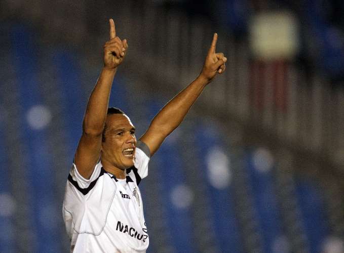 Wellington Amorim marca na vitória do Ceará sobre o Vasco por 2 a 0