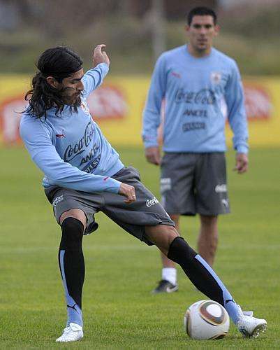 Loco Abreu, do Botafogo, treina com o elenco do Uruguai para a disputa da Copa do Mundo de 2010