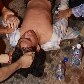 Cambojanos assistiam a uma corrida de barcos folclóricos