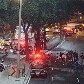 Cinco carros da PM cercaram o ônibus; houve troca de tiros, mas o bandidos se entregaram